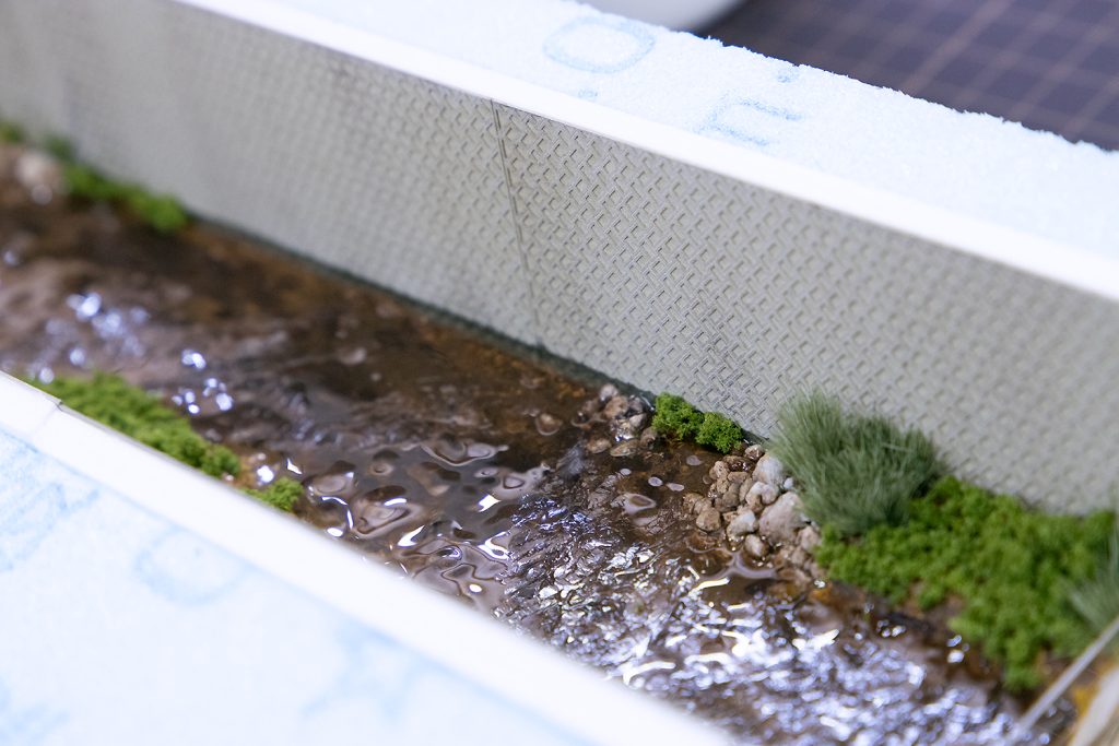 鉄道模型(Ｎゲージ)コンクリートブロック壁の川の製作1